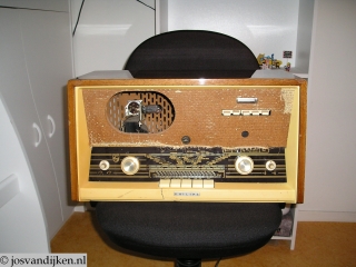 De voorkant van de radio                                 