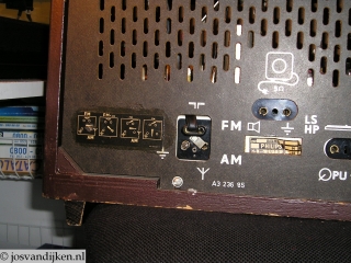 Aansluiting de antenne en voor een externe luidspreker   